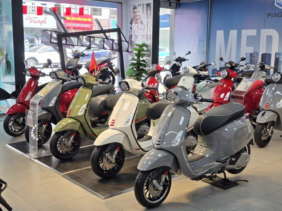 so sánh vespa sprint và vespa primavera